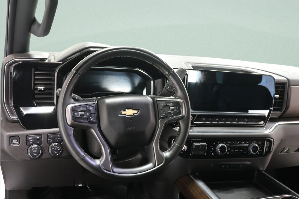 Used 2025 Chevrolet Silverado 2500 High Country AWD/4WD image 8