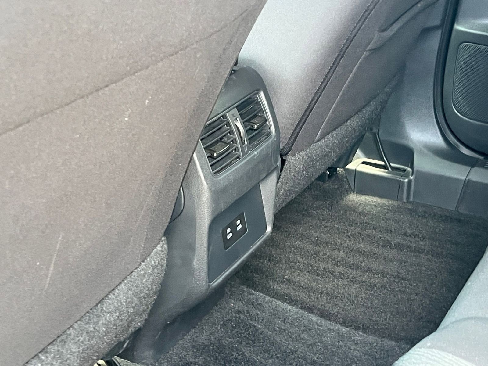 Used 2025 Nissan Rogue SV FWD image 24