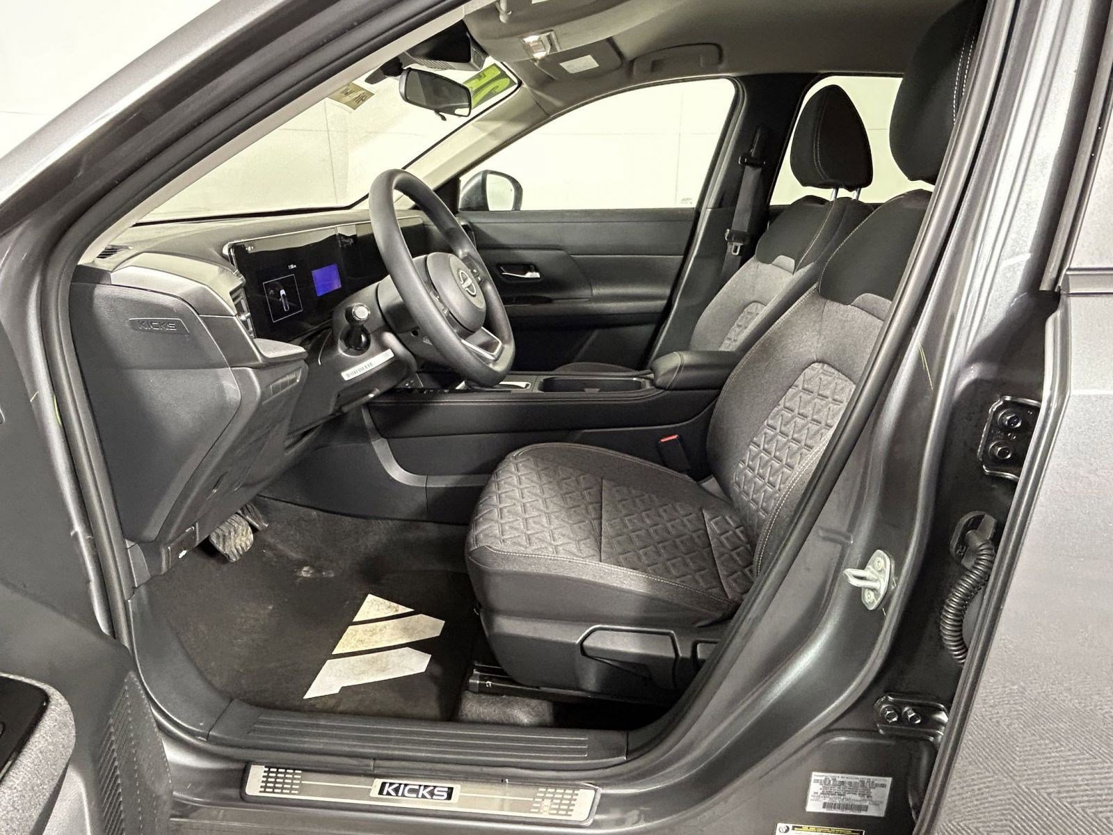 Used 2025 Nissan Kicks SV w/ Illumination Package image 15