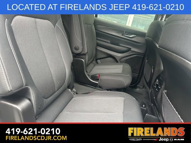 Used 2024 Jeep Grand Cherokee L Laredo image 13