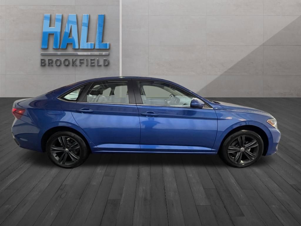 Certified 2022 Volkswagen Jetta SE image 7