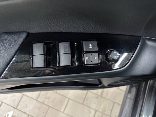 Used 2022 Toyota Prius Prime XLE FWD image 7
