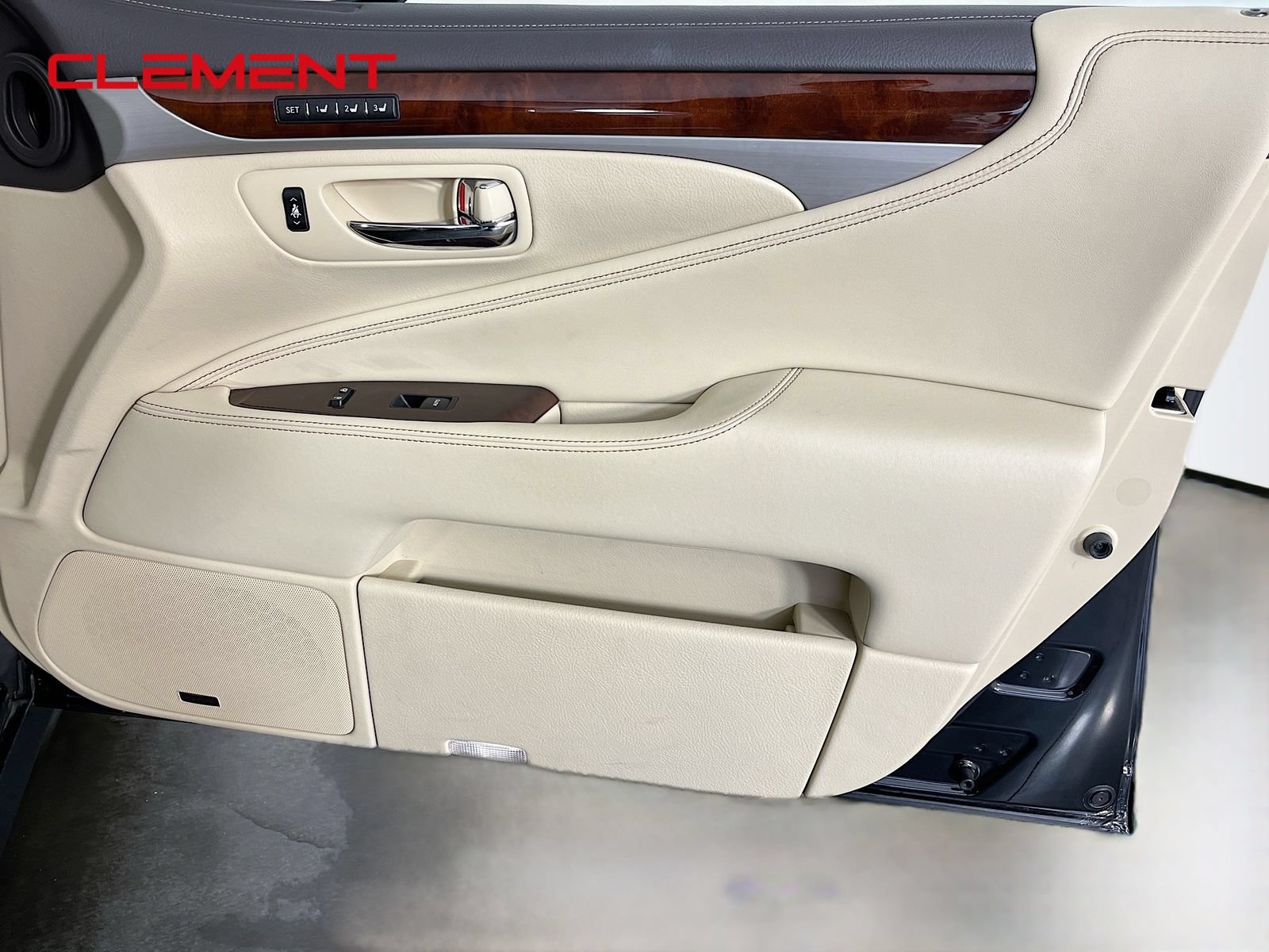 Used 2017 Lexus LS 460 w/ Comfort Package RWD image 38