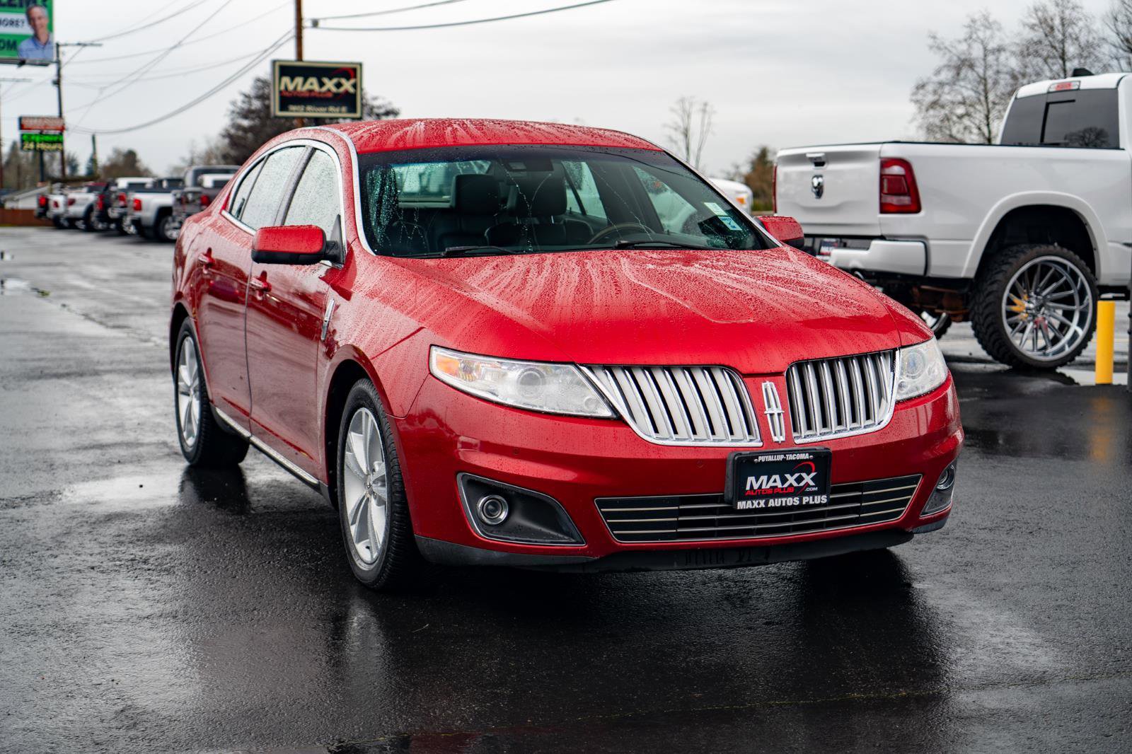Used 2010 Lincoln MKS image 2