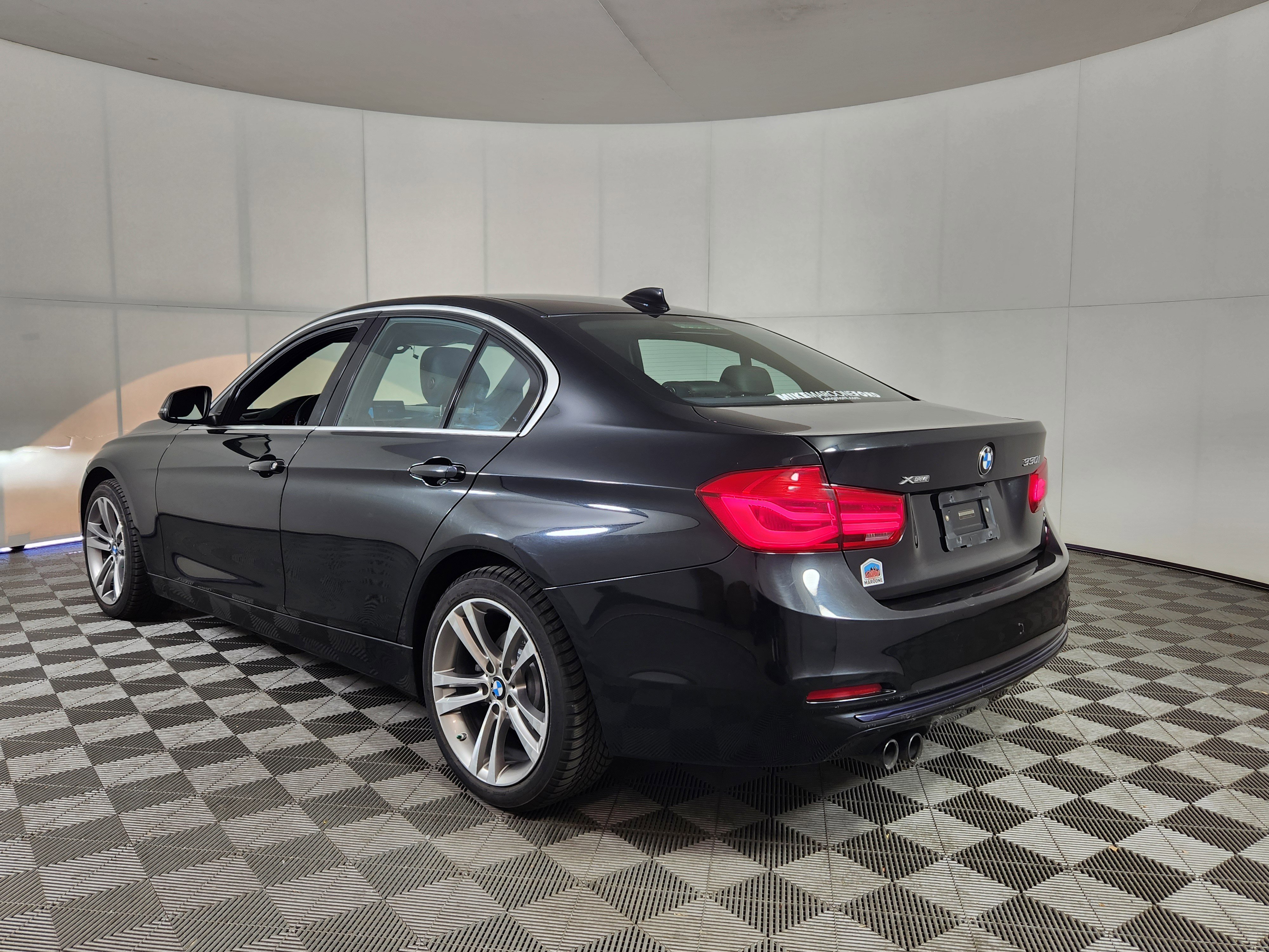 Used 2018 BMW 330i xDrive Sedan AWD/4WD image 5