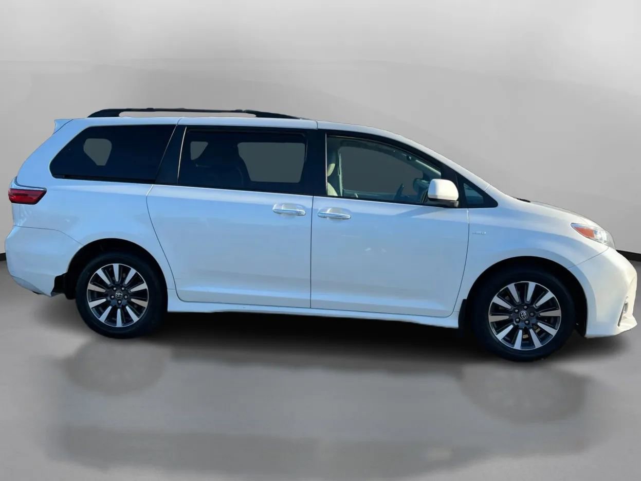 Used 2019 Toyota Sienna XLE Premium AWD/4WD image 7