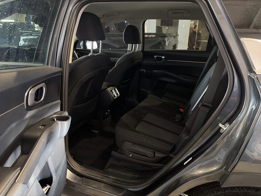 Used 2022 Kia Sorento LX image 10