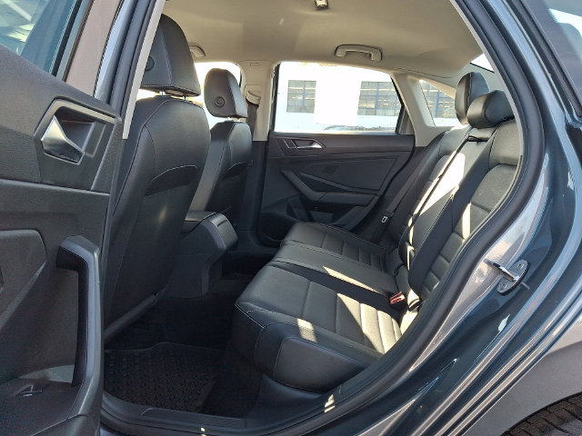 Used 2024 Volkswagen Jetta SE FWD image 10