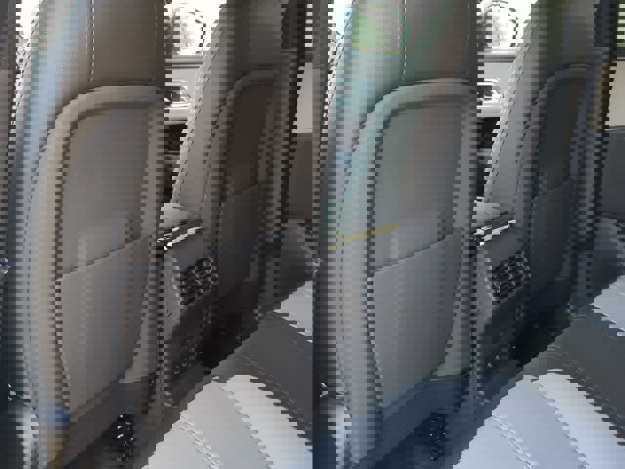 Used 2026 Land Rover Range Rover Velar Dynamic SE image 18