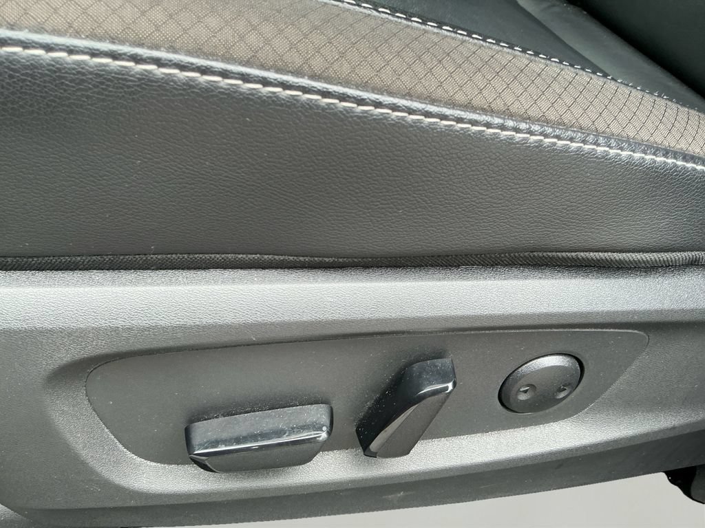 Used 2024 Nissan Pathfinder SL AWD/4WD image 25