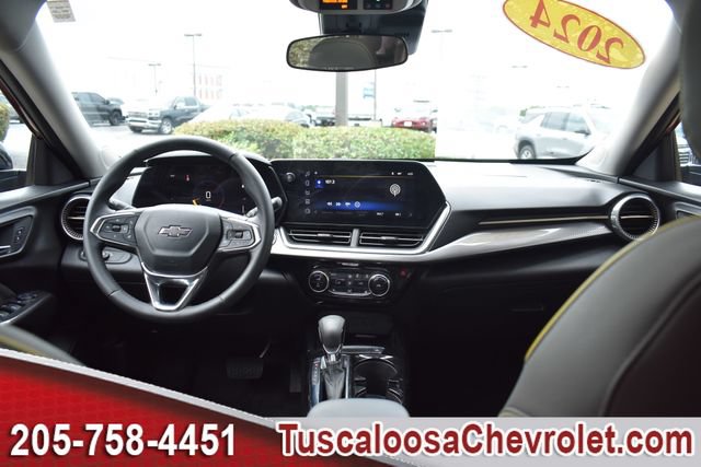 Used 2024 Chevrolet Trax ACTIV w/ Sunroof Package FWD image 3