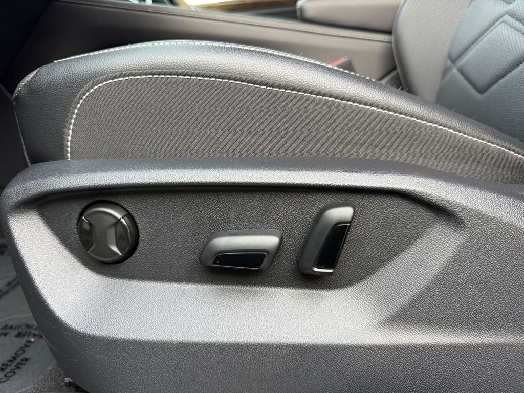 Used 2025 Volkswagen Atlas SE image 10