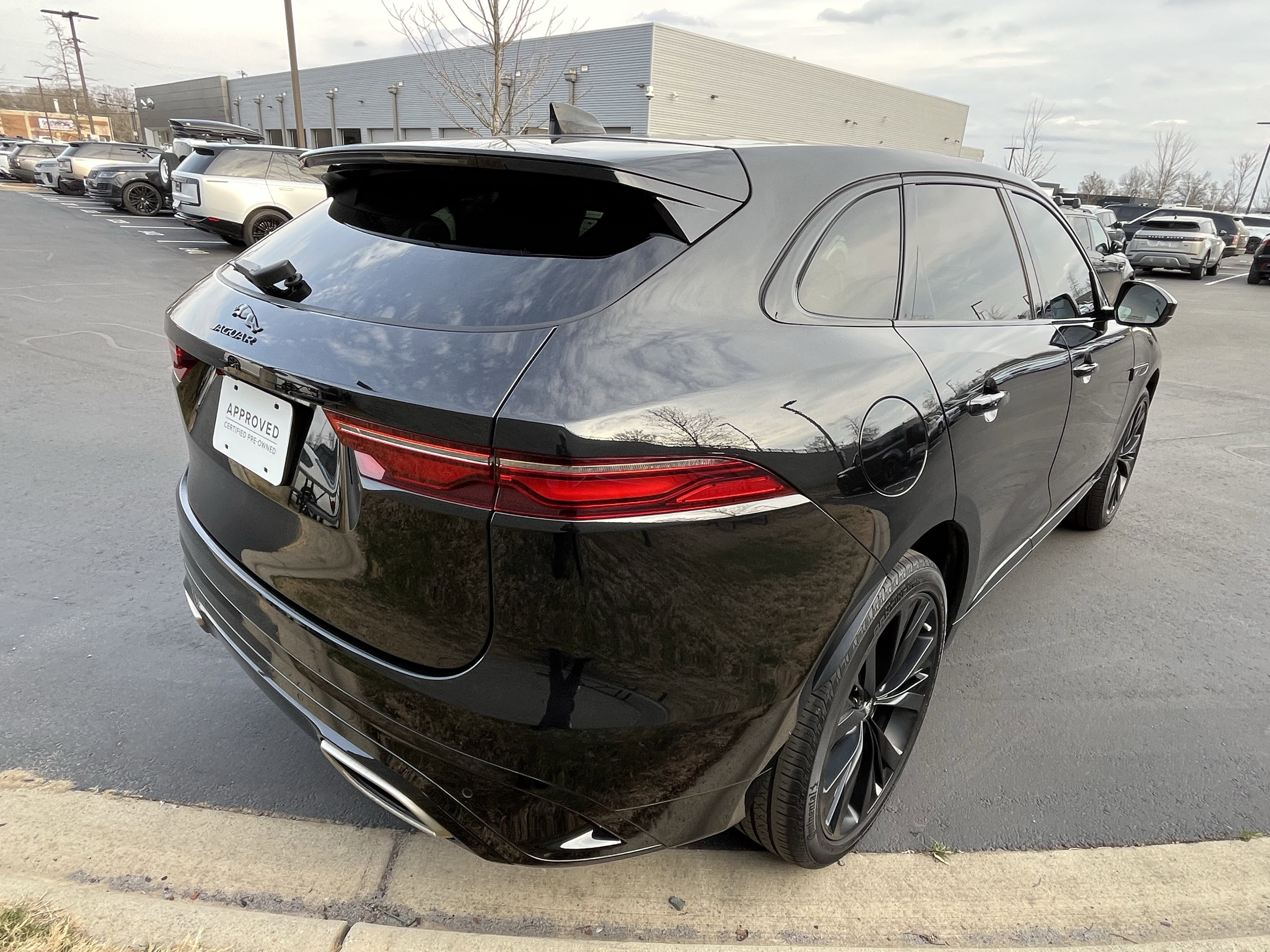 Certified 2024 Jaguar F-PACE R-Dynamic S image 7