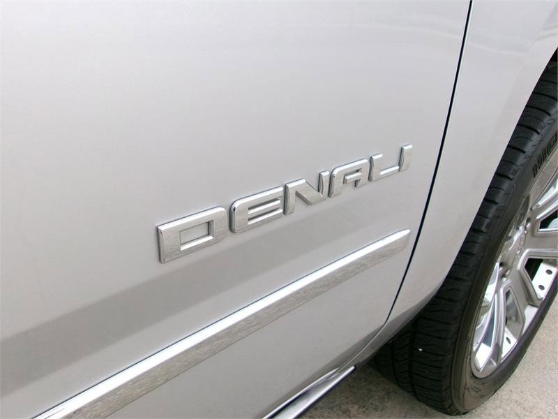 Used 2017 GMC Yukon Denali image 8