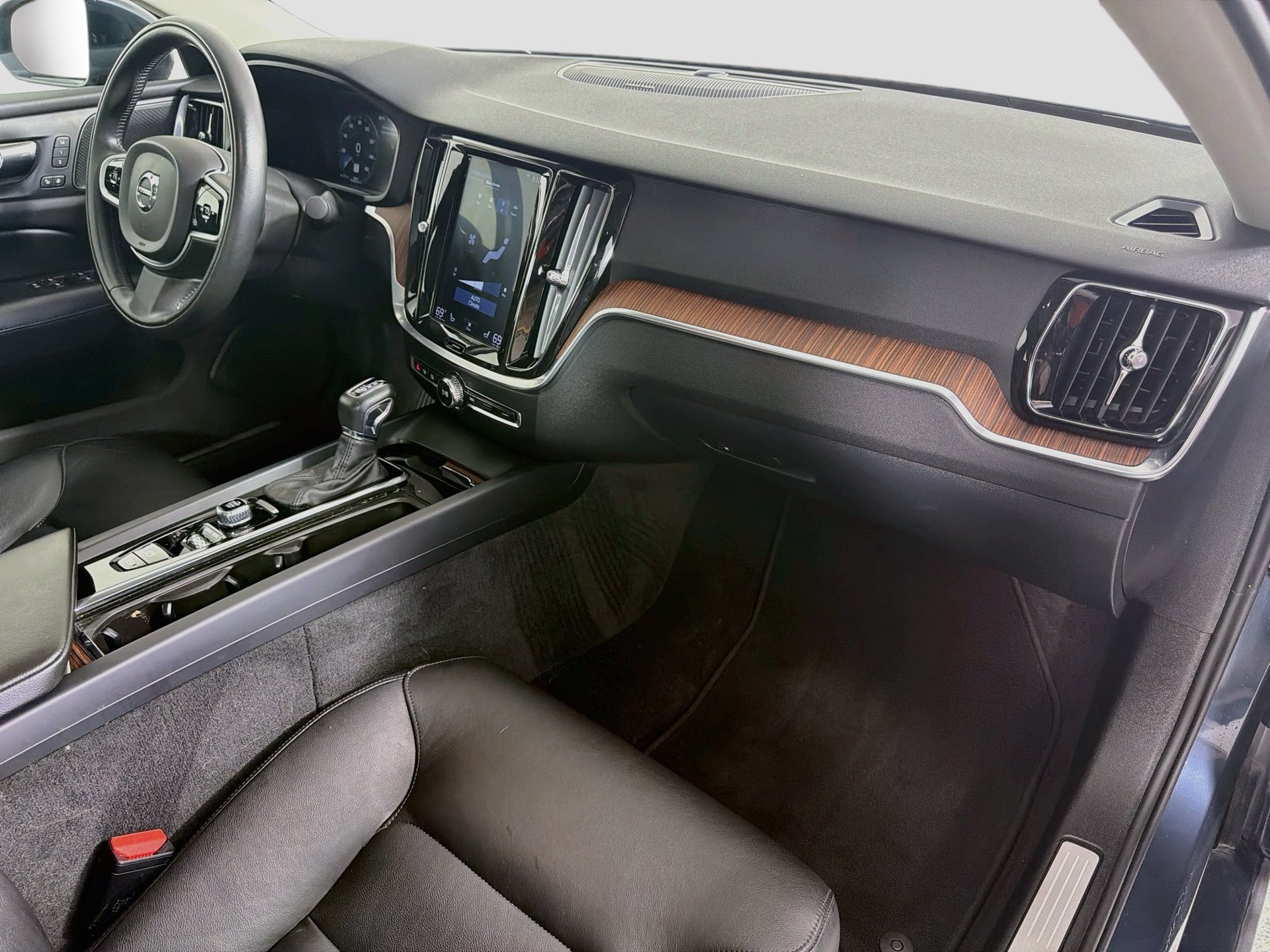 Used 2019 Volvo S60 T5 Momentum w/ Multimedia Package FWD image 29
