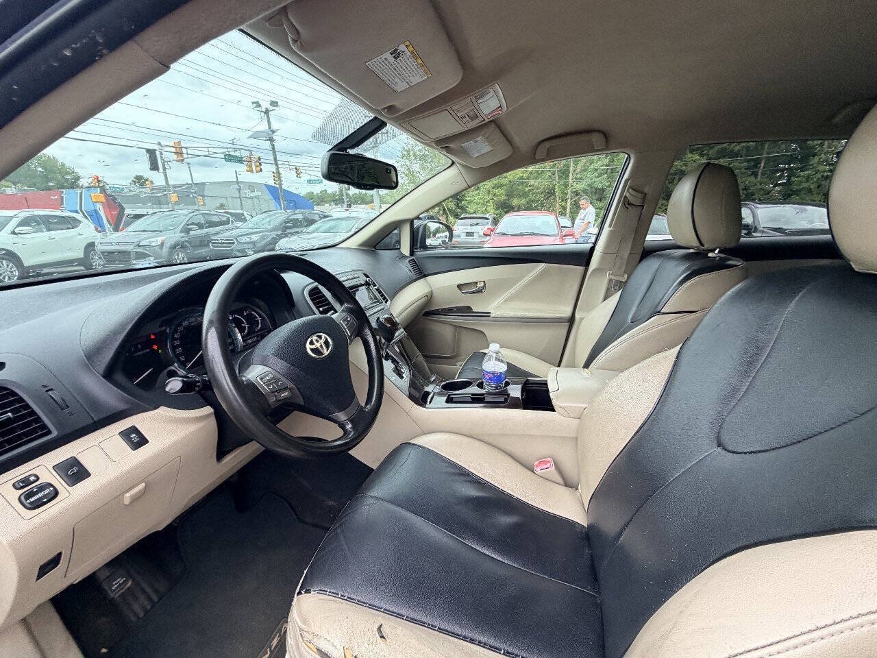 Used 2010 Toyota Venza AWD w/ Convenience Pkg image 27