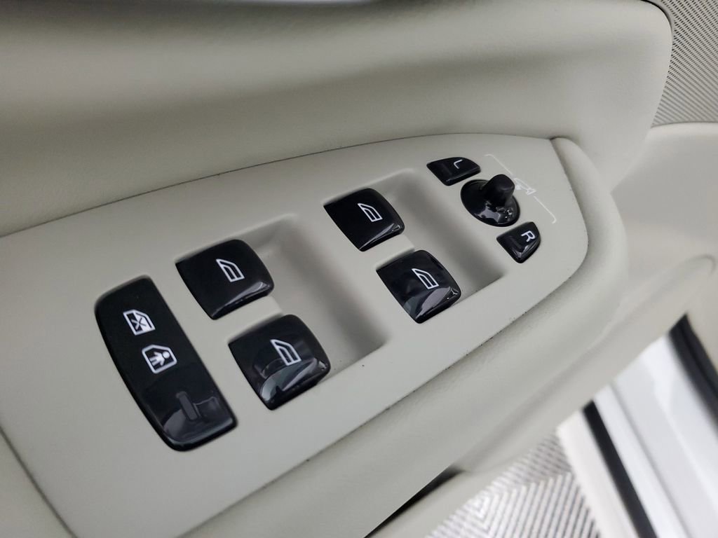 Certified 2024 Volvo XC90 B5 Plus w/ Protection Package Premier image 22