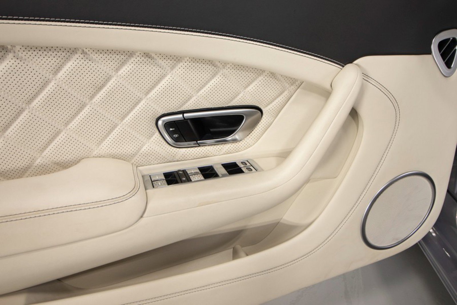 Used 2017 Bentley Continental GT image 33