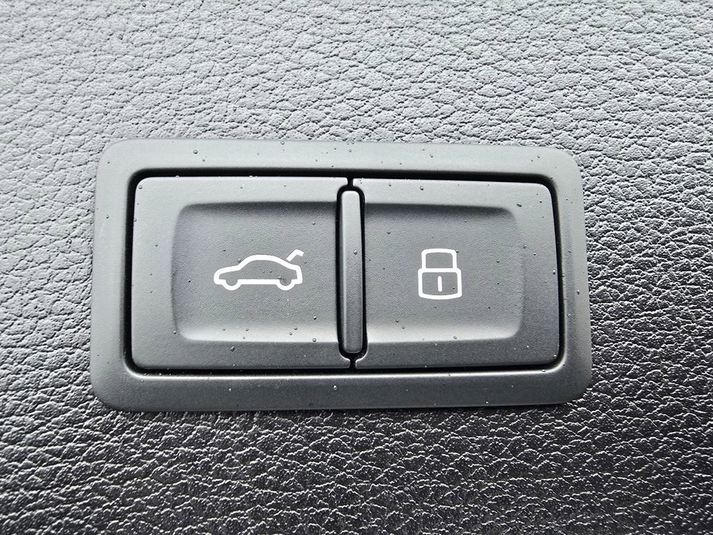 Used 2024 Audi SQ5 Premium Plus w/ Premium Plus Package image 18