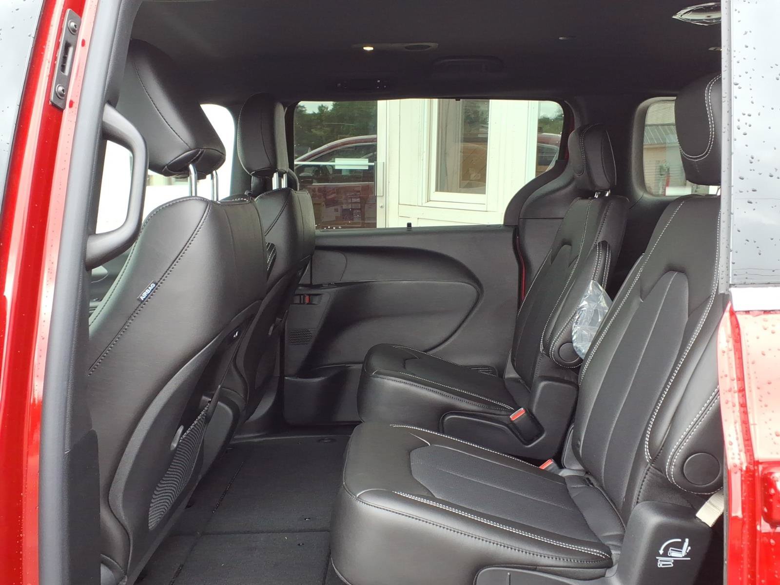New 2027 Chrysler Pacifica Select AWD/4WD image 7