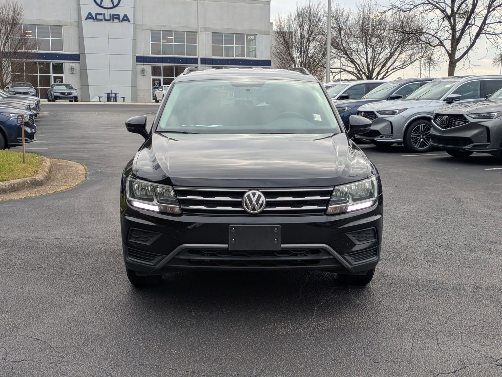 Used 2020 Volkswagen Tiguan S image 2