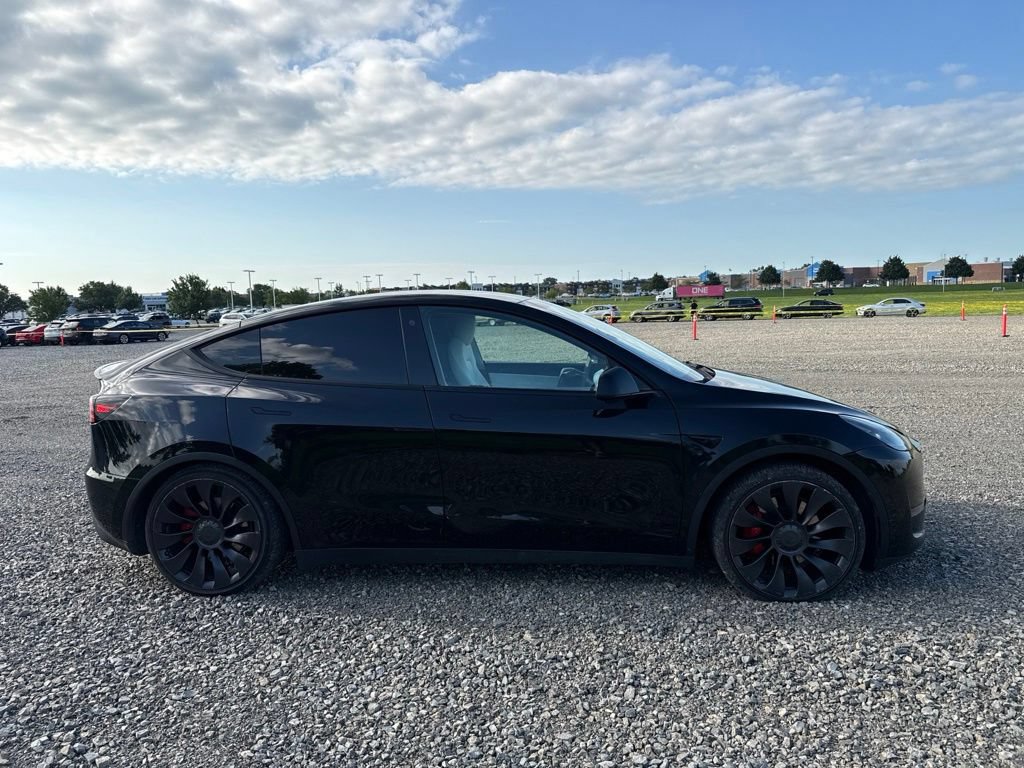 Used 2022 Tesla Model Y Performance AWD/4WD image 10