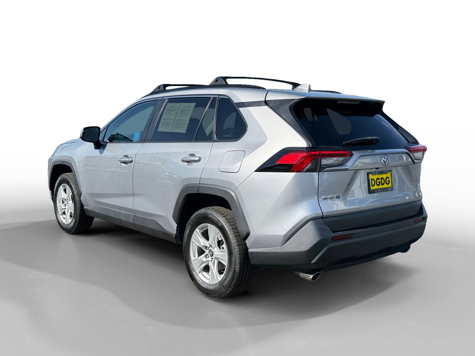 Used 2021 Toyota RAV4 XLE w/ Convenience Package AWD/4WD image 3