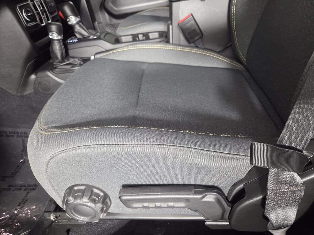 Used 2025 Jeep Wrangler Unlimited Sahara AWD/4WD image 11