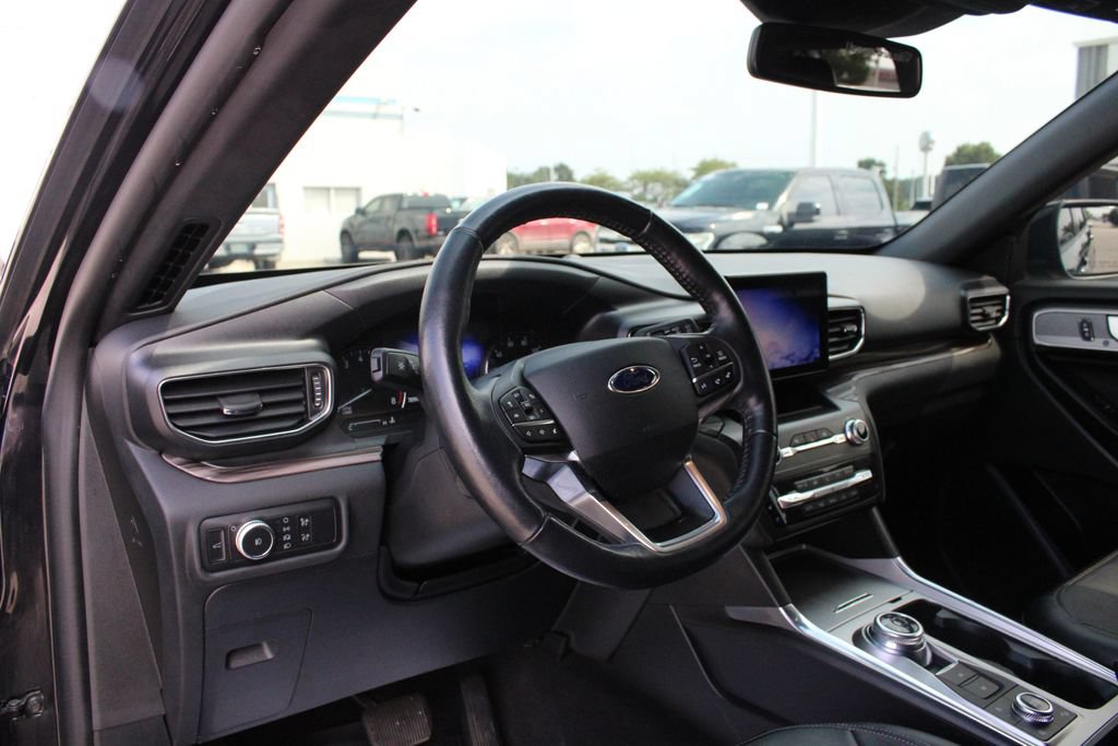 Used 2020 Ford Explorer Limited AWD/4WD image 2