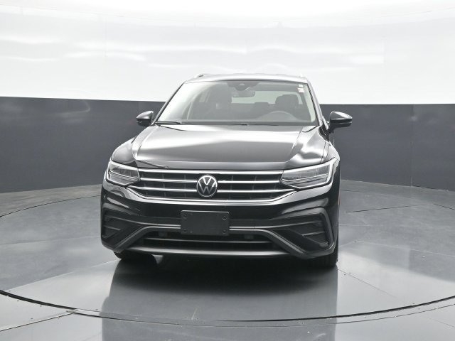 Used 2024 Volkswagen Tiguan SE AWD/4WD image 2
