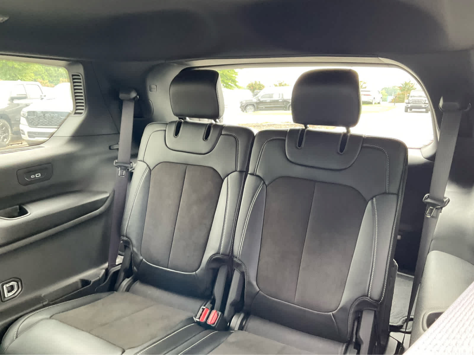 Used 2023 Jeep Grand Cherokee L Laredo RWD image 25