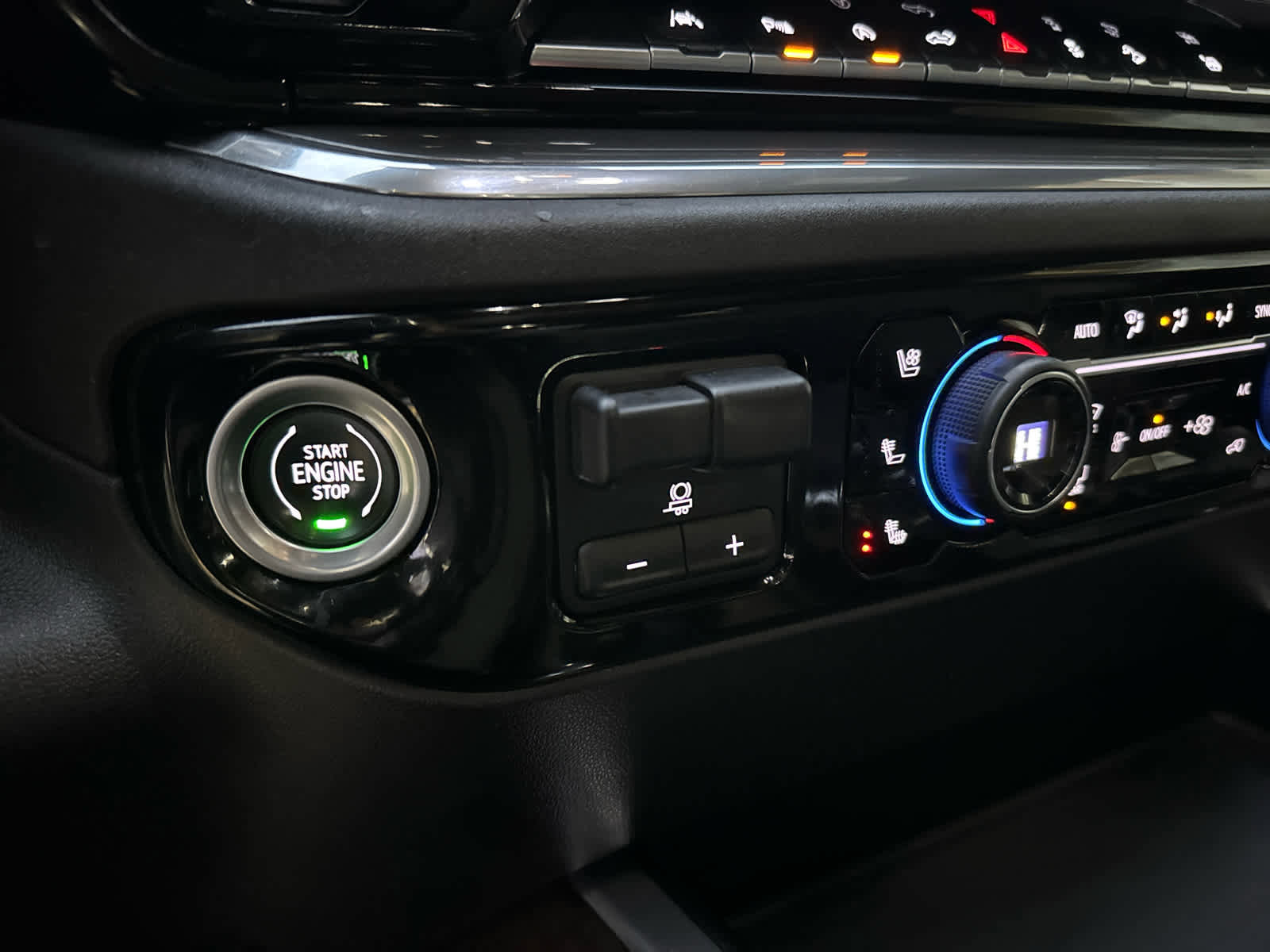 Certified 2023 Chevrolet Silverado 1500 High Country w/ Technology Package image 24