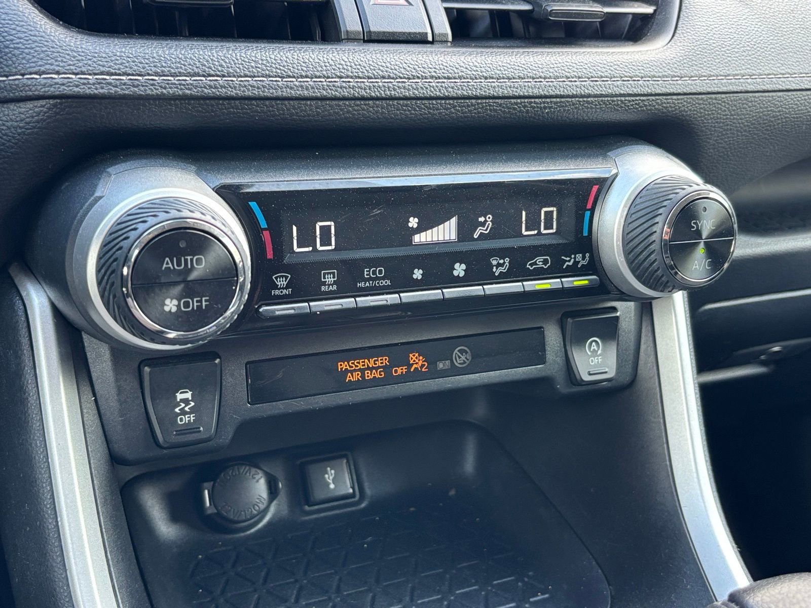 Used 2022 Toyota RAV4 XLE image 7