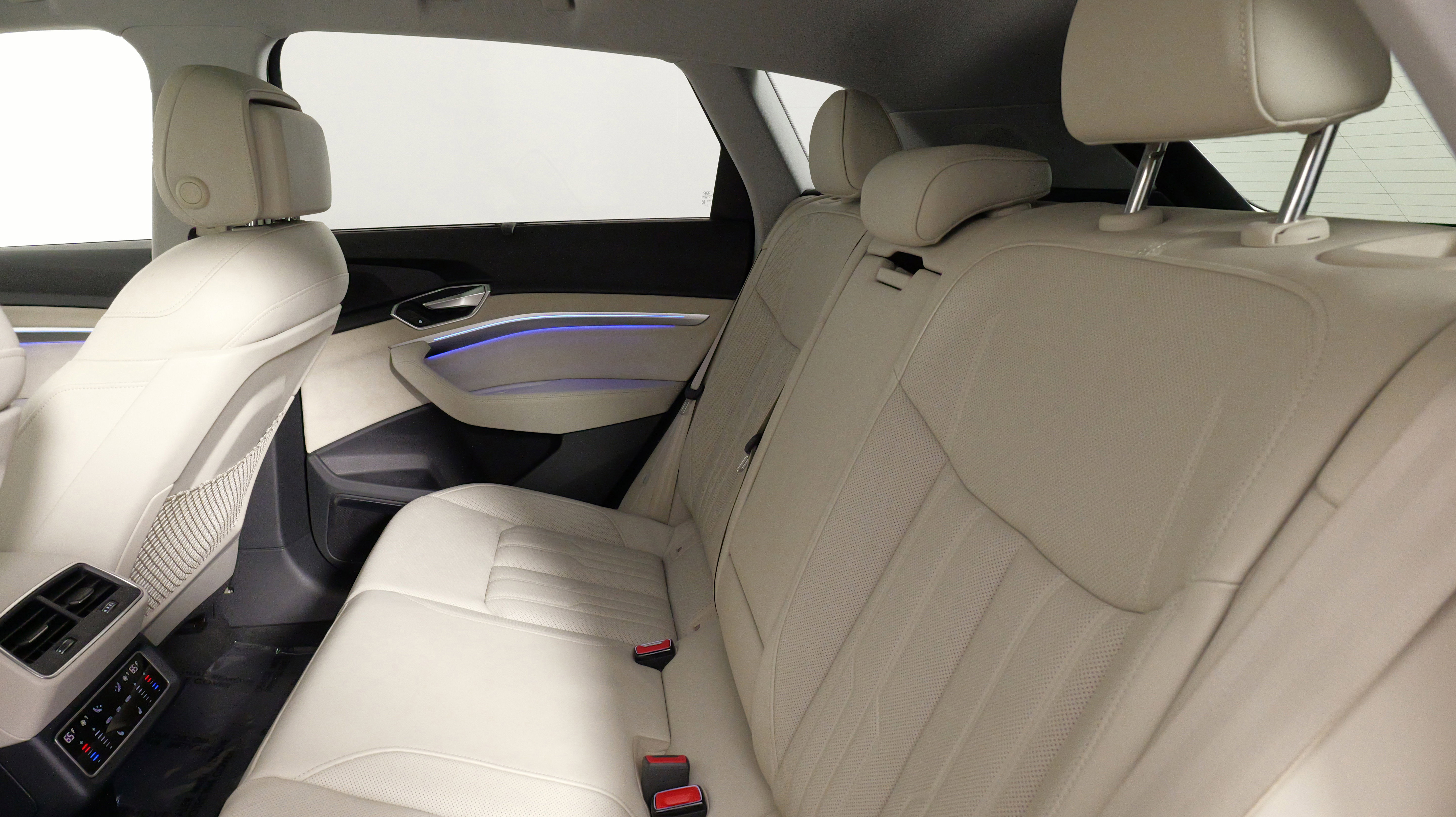 Used 2019 Audi e-tron Prestige w/ Prestige Package image 39