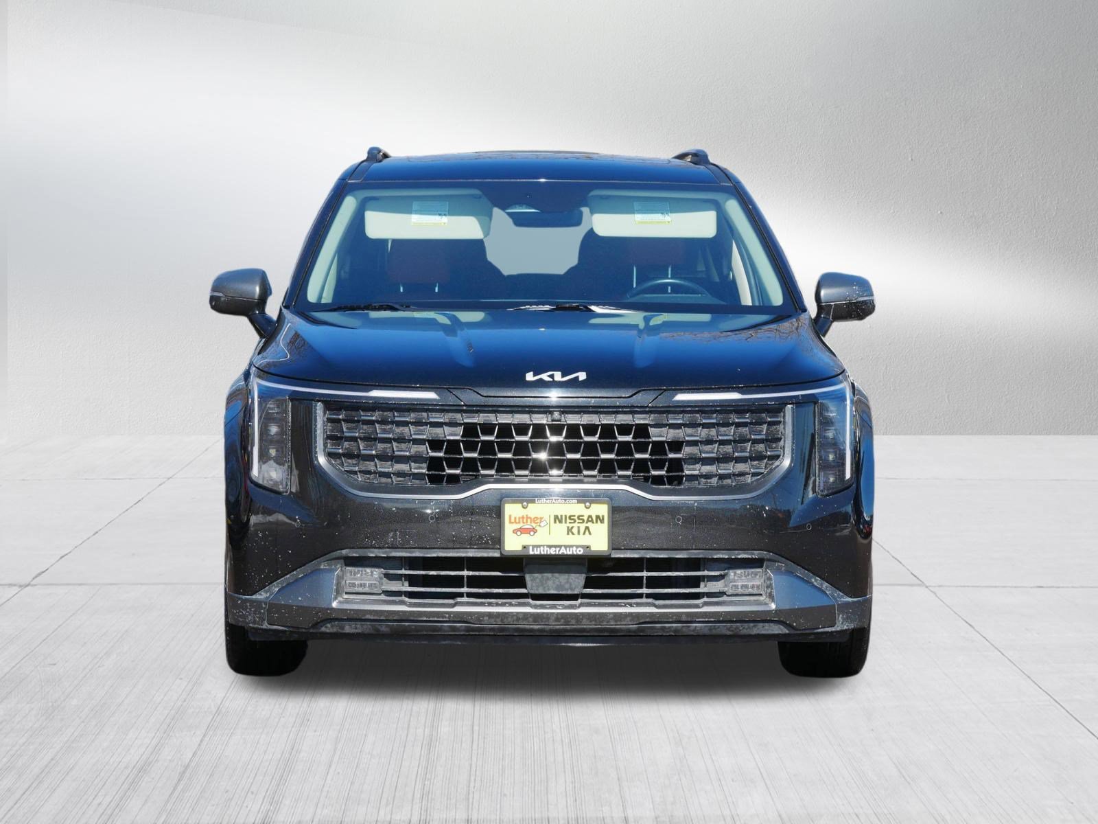 Used 2025 Kia Carnival SX Prestige image 2