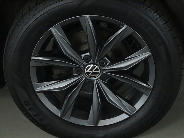 Used 2022 Volkswagen Tiguan SE w/ Panoramic Sunroof Package image 41
