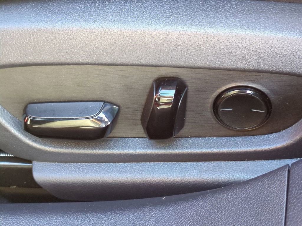 Used 2023 Lexus ES 300h w/ Premium Package image 19