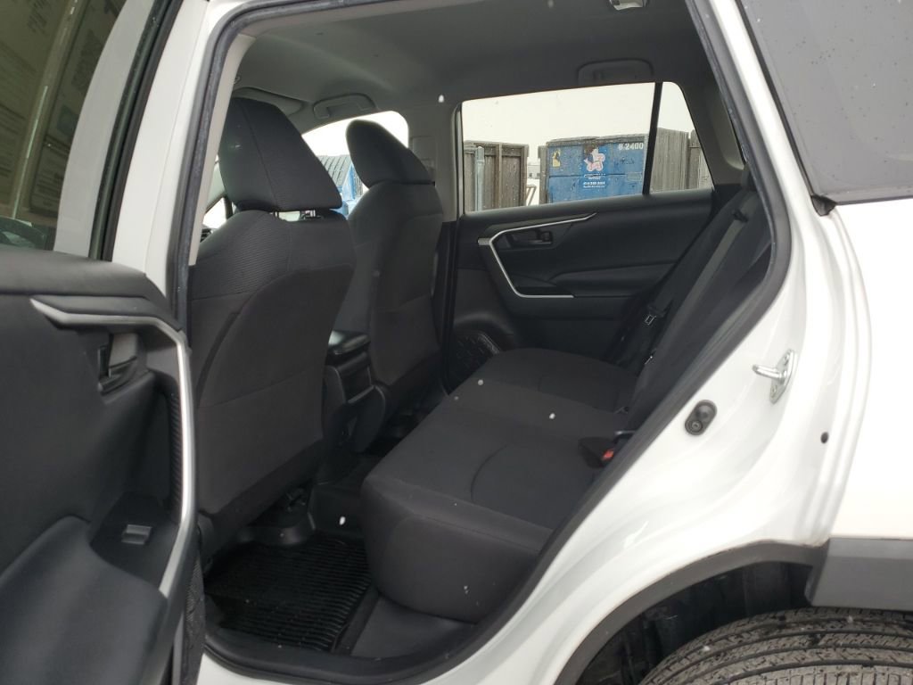 Used 2021 Toyota RAV4 LE image 32