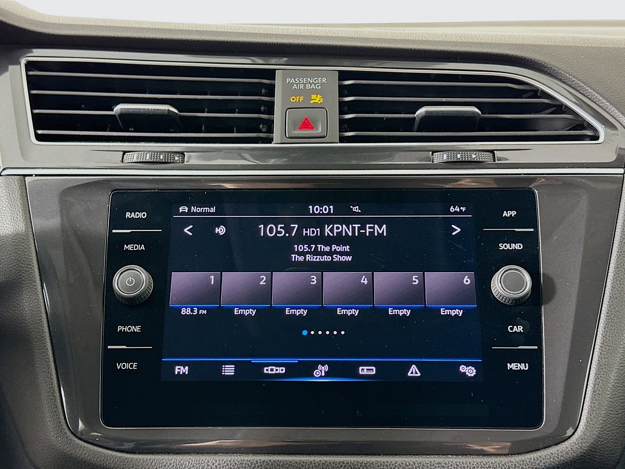 Used 2024 Volkswagen Tiguan SE image 21