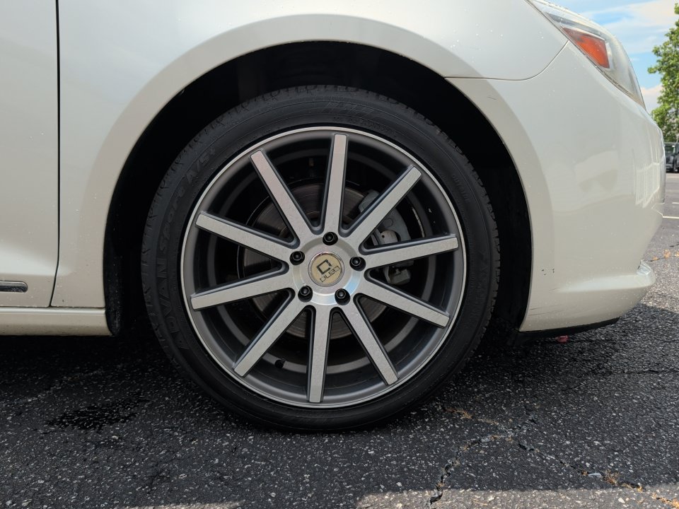 Used 2012 Buick LaCrosse Touring FWD image 29