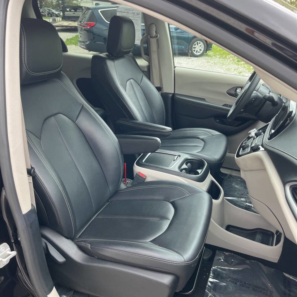 Used 2024 Chrysler Pacifica Limited FWD image 10