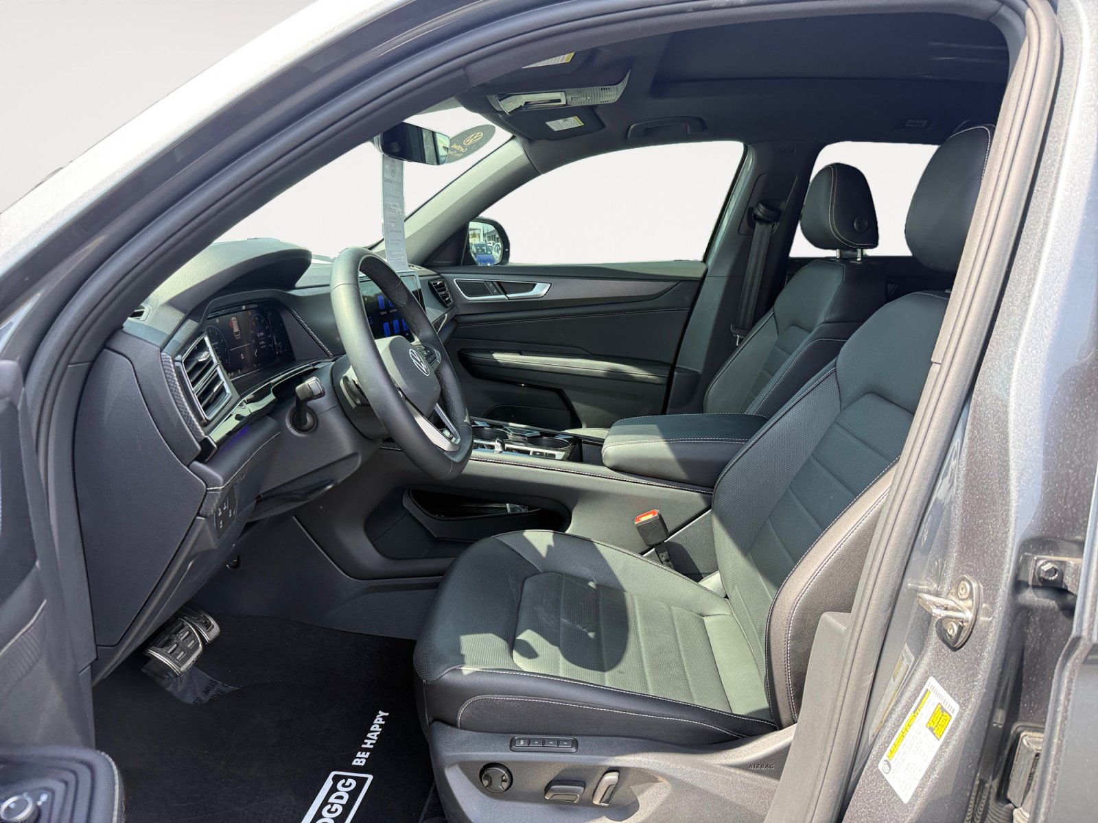 Certified 2025 Volkswagen Atlas Cross Sport SEL R-Line AWD/4WD image 10