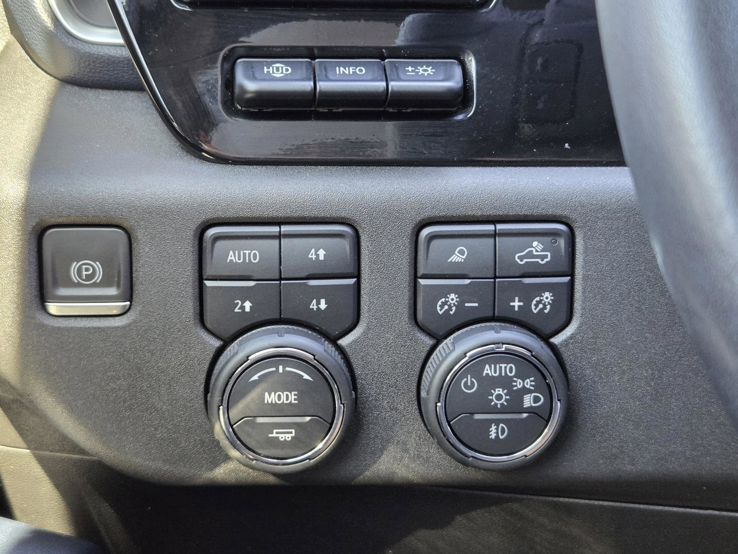 Used 2023 Chevrolet Silverado 1500 High Country w/ Technology Package image 32