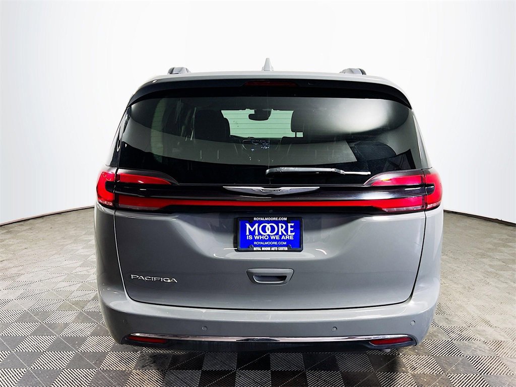 Used 2022 Chrysler Pacifica Touring-L image 7