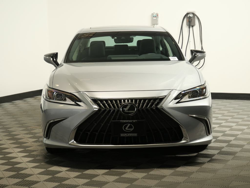 Used 2023 Lexus ES 300h w/ Accessory Package (Z2) image 2