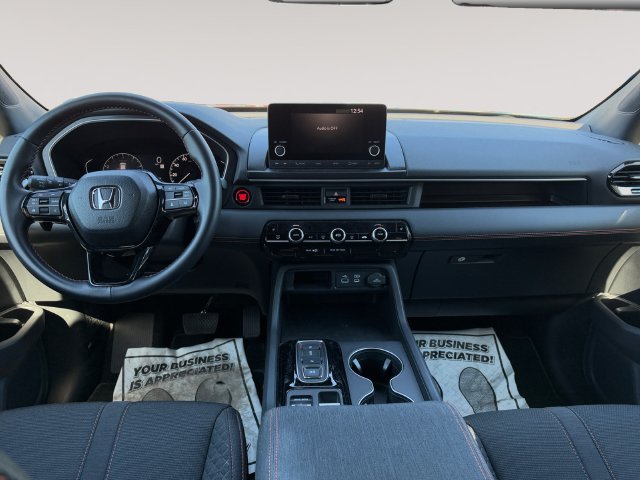Used 2025 Honda Pilot Sport image 10