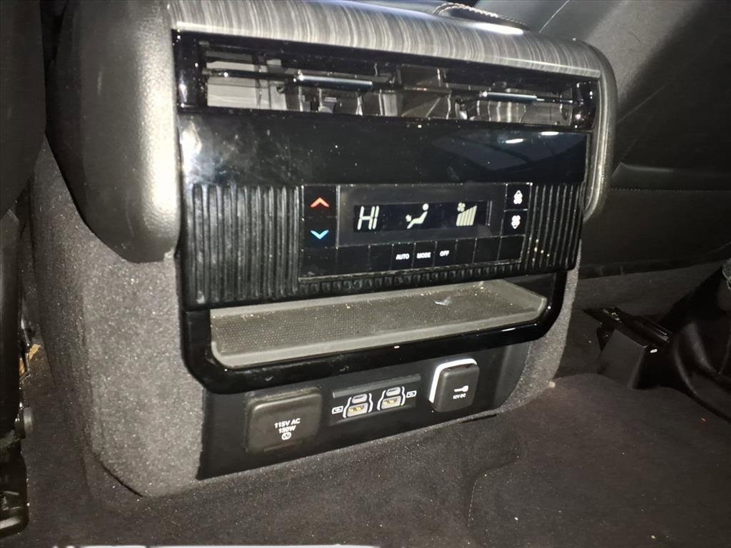 Used 2024 Jeep Wagoneer Series II w/ Flexible Seating Group image 21