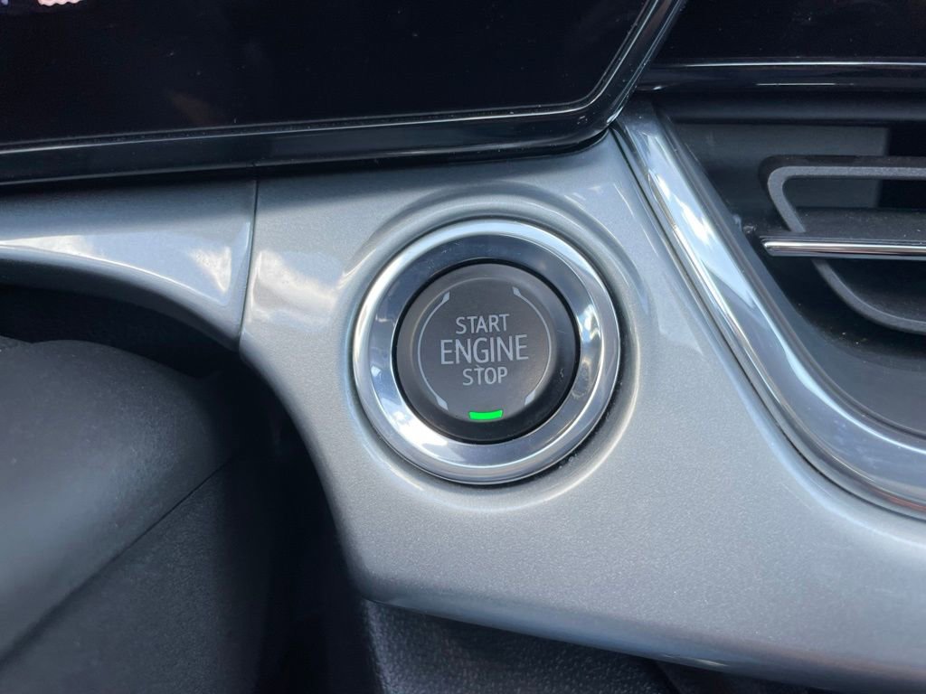Used 2025 Chevrolet Trax LT FWD image 42