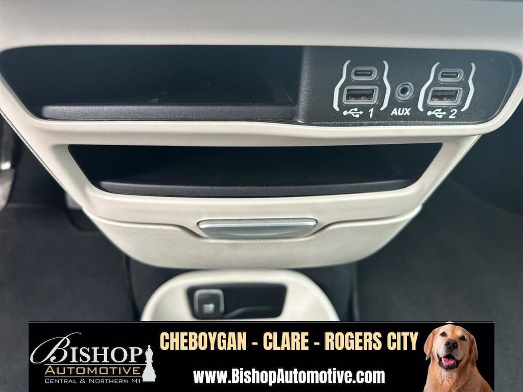 Used 2024 Chrysler Pacifica Touring-L FWD image 35