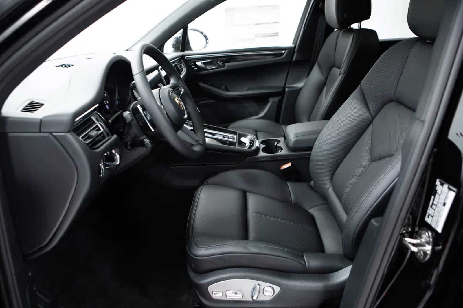 Certified 2026 Porsche Macan AWD/4WD image 23
